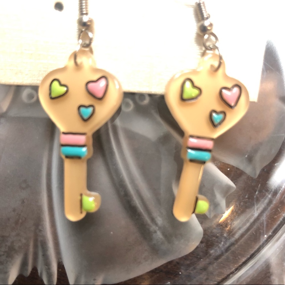 Keys to My Heart Mint Green & CreaMy Tan's - Picture 2 of 9